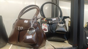   کیف دوشی 👜   سادگی ظرافت و جذابیت همه در یک کیف 👜